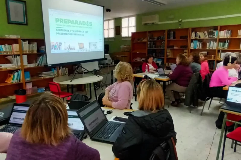 Comares acoge una nueva formación del programa Preparadas para mejorar las competencias digitales