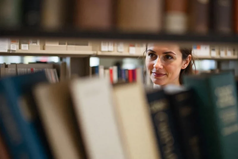 Abierto el plazo para optar a una plaza de Auxiliar de Biblioteca en Colmenar