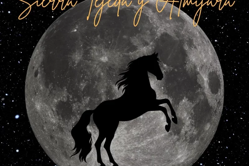 Alcaucín acoge una noche a caballo bajo la luna