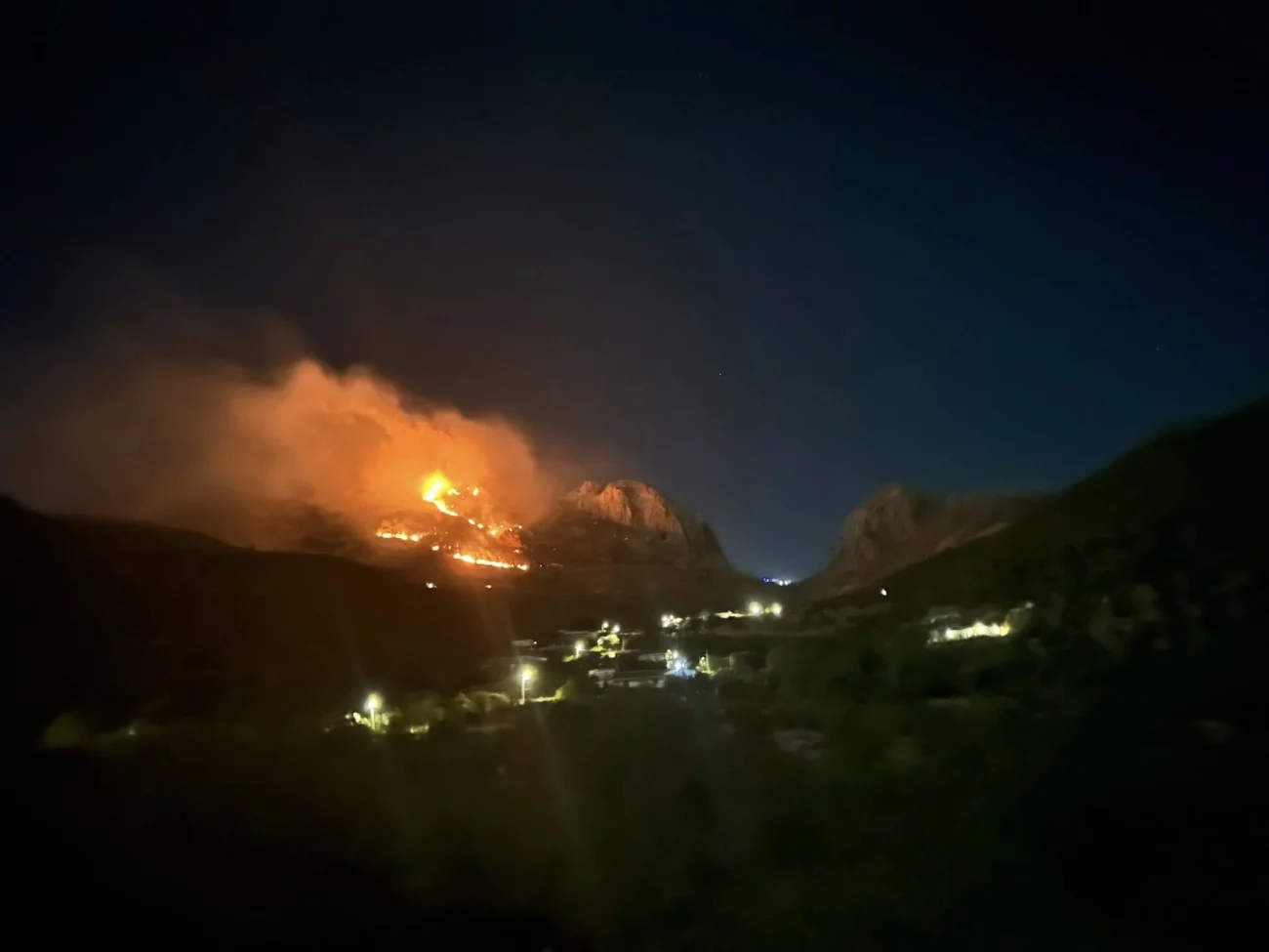 Incendio forestal en el Boquete de Zafarraya