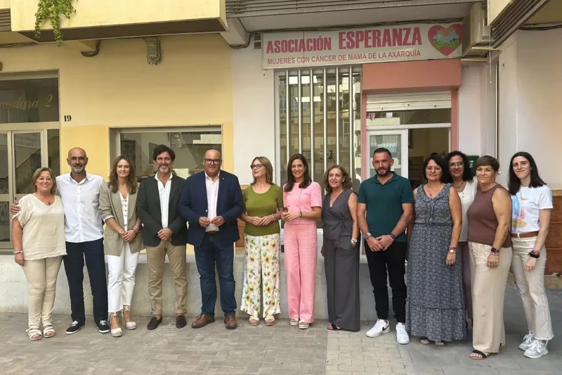 Más de cien vecinos de pequeños municipios de la Axarquía reciben apoyo frente al cáncer