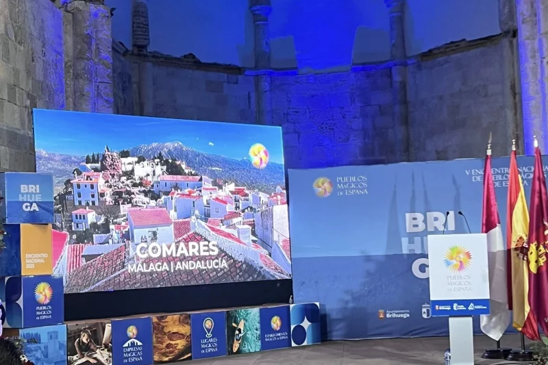 Comares, premiado en los Pueblos Mágicos de España 2026 por su apuesta por el turismo activo