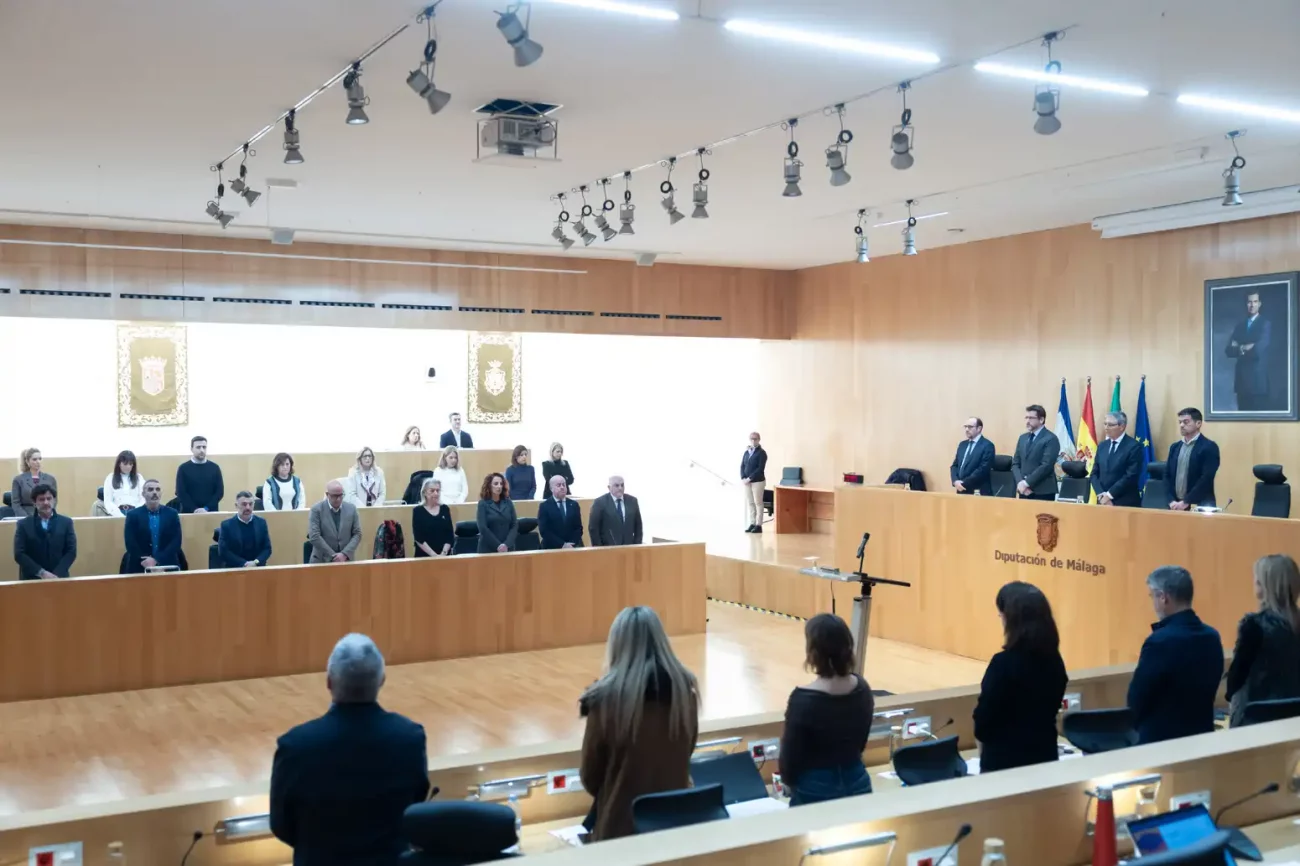 Pleno Diputación de Málaga guarda un minuto de silencio