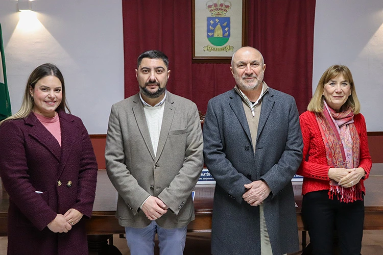 La Universidad de Málaga analiza en Colmenar las propiedades nutricionales de la miel y el queso de cabra