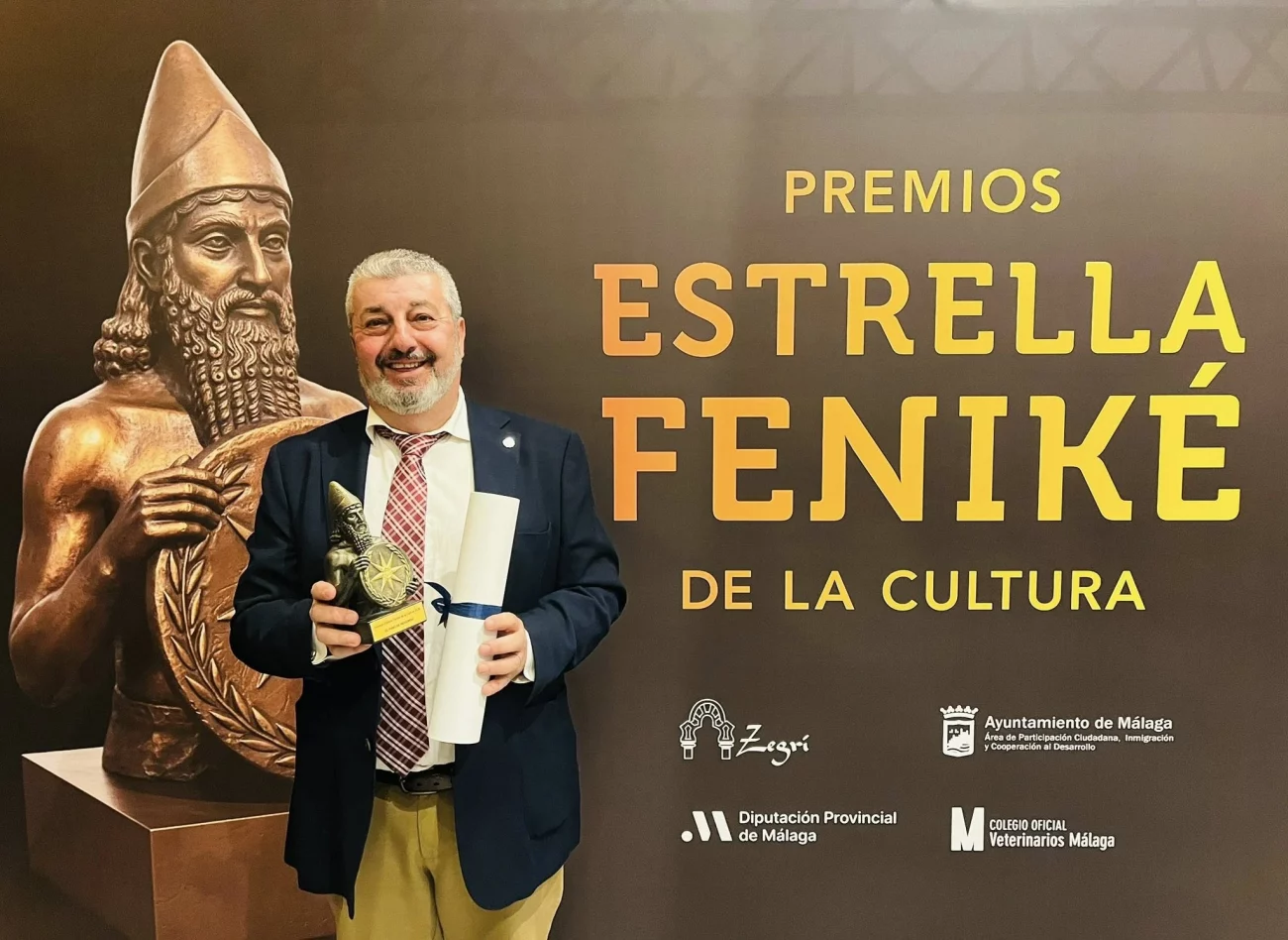 El Paso de Riogordo recibe el Premio Estrella Fenike