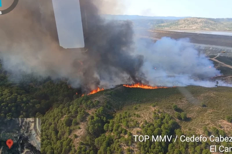 Los vecinos desalojados por el incendio de Canillas de Aceituno ya han regresado a sus viviendas tras estabilizarse el fuego